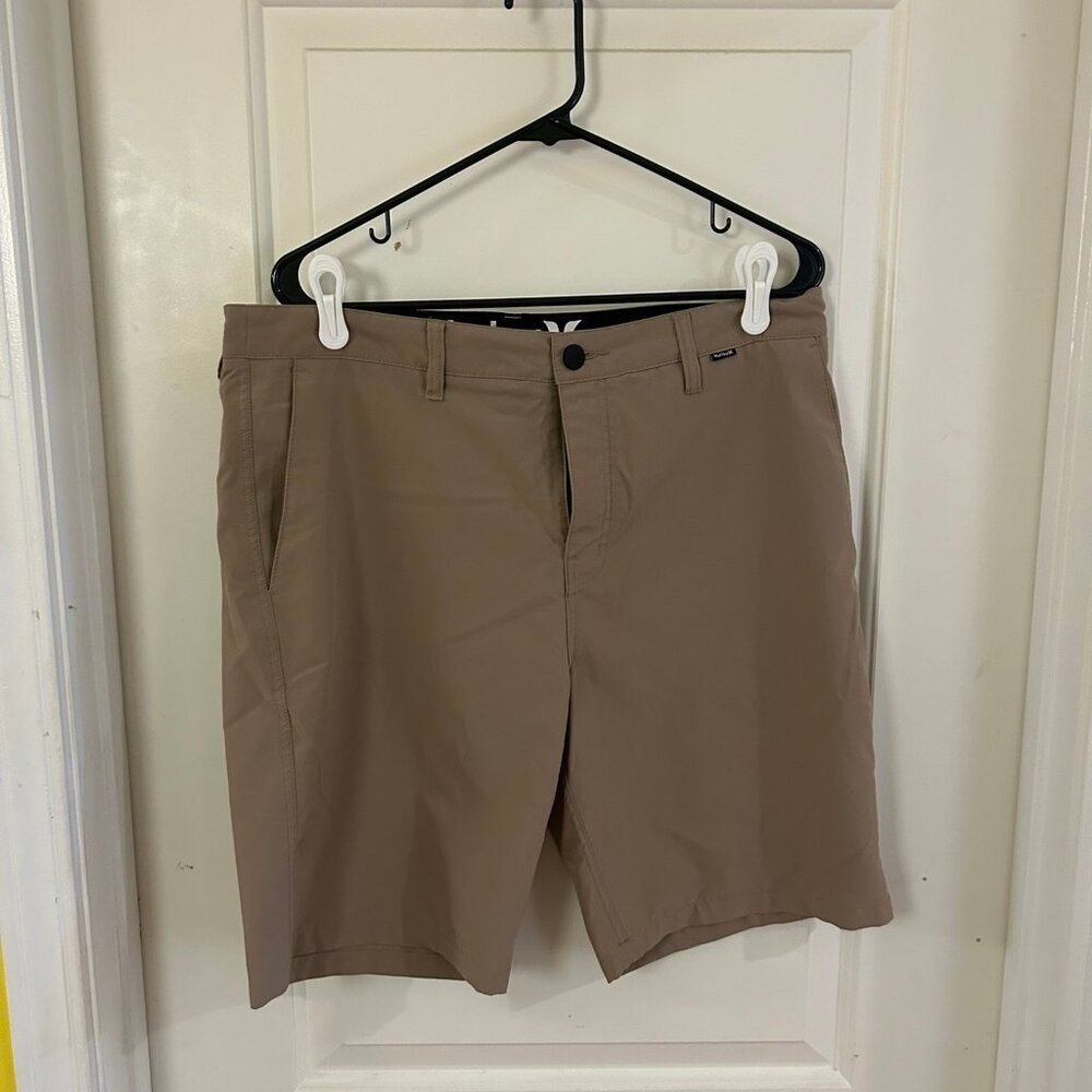 Hurley Phantom Size 34 Hybrid Walkshorts Dri-Fit, Khaki, 9 inch inseam